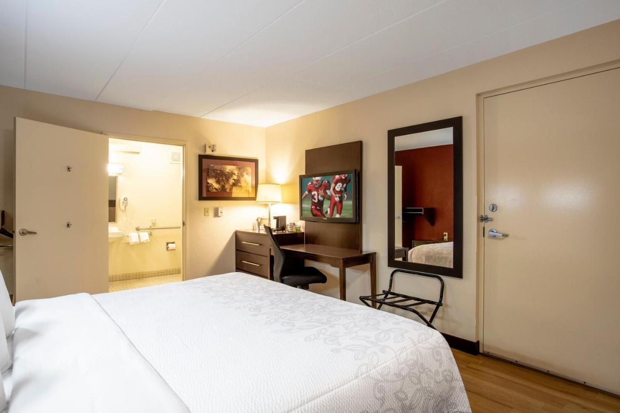 Red Roof Plus+ Baltimore North - Hotel 3*